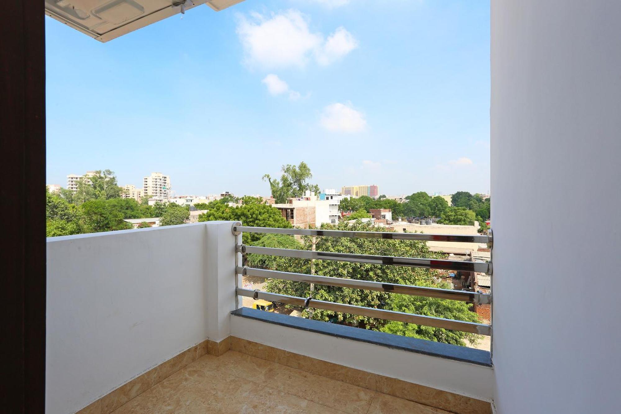 Hotel O Green Residency Near Appu Ghar Gurgaon Bagian luar foto