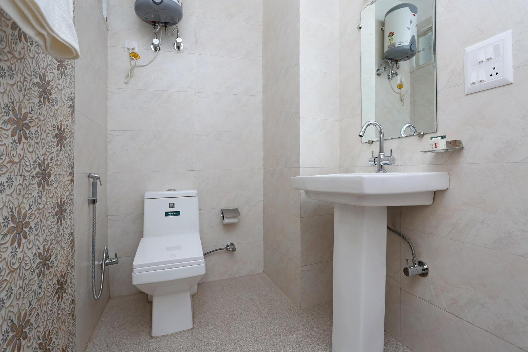 Hotel O Green Residency Near Appu Ghar Gurgaon Bagian luar foto